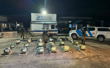 DEJARON UNA LANCHA CARGADA CON 320 KILOS DE MARIHUANA