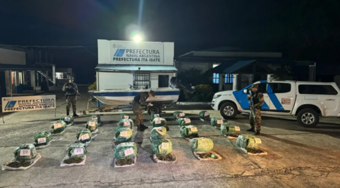 DEJARON UNA LANCHA CARGADA CON 320 KILOS DE MARIHUANA