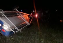 PERDIÓ EL CONTROL, TERMINÓ VOLCANDO LA CAMIONETA Y EL TRAILER CON LANCHA