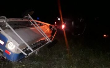 PERDIÓ EL CONTROL, TERMINÓ VOLCANDO LA CAMIONETA Y EL TRAILER CON LANCHA