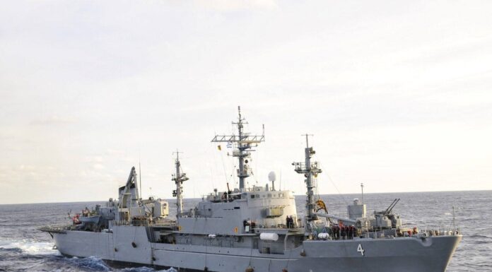 EL VELERO SUDAFRICANO ESTÁ A LA DERIVA A 400 KM DE PUNTA DEL ESTE Y LA ARMADA DE URUGUAY PLANIFICÓ EL RESCATE