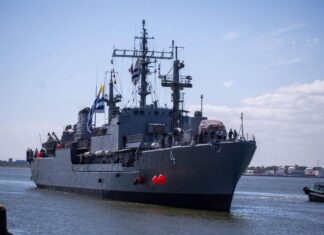 ARMADA URUGUAYA AL RESCATE DE VELERO SUDAFRICANO