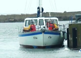 FUE RESCATADO EL VELERO SUDAFRICANO QUE ESTABA A LA DERIVA EN EL MAR
