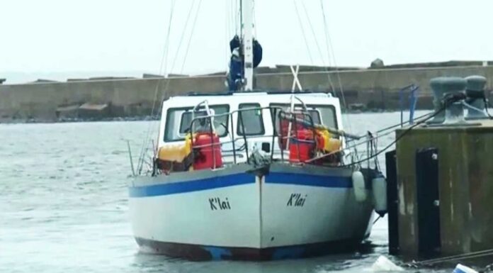 FUE RESCATADO EL VELERO SUDAFRICANO QUE ESTABA A LA DERIVA EN EL MAR