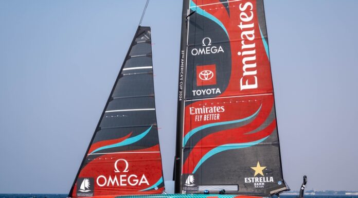 EMIRATES TEAM NEW ZEALAND ABRE LA PUERTA AL MAR A SU AC75