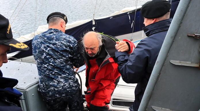 LA ARMADA ARGENTINA AISTIÓ A UN VELERO FRANCÉS