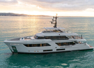 CANTIERI DELLE MARCHE ENTREGA EL RJ 115 PAZIENZIA