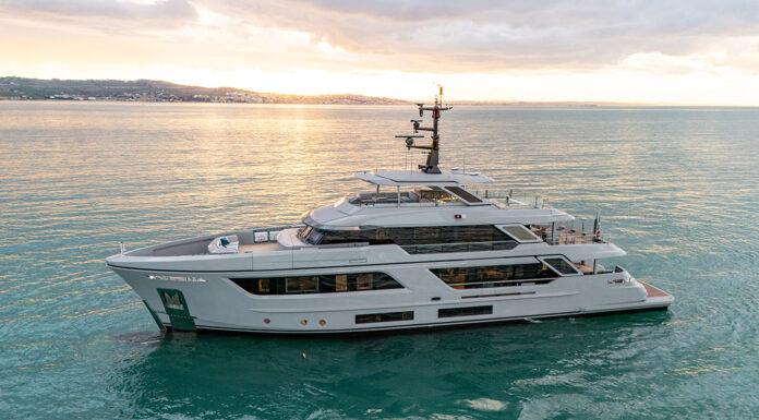 CANTIERI DELLE MARCHE ENTREGA EL RJ 115 PAZIENZIA