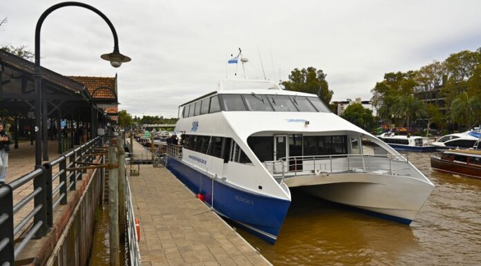 TIGRE – EL INTENDENTE JULIO ZAMORA ACOMPAÑÓ LA PRESENTACIÓN DE UNA NUEVA EMBARCACIÓN DE STURLA VIAJES