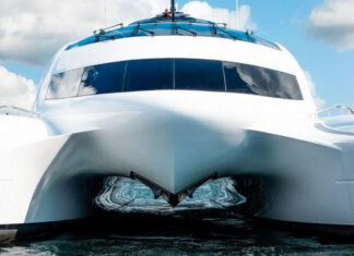 EL IMPRESIONANTE CATAMARÁN PORSCHE PARA SURCAR LOS MARES CON EL MÁXIMO LUJO