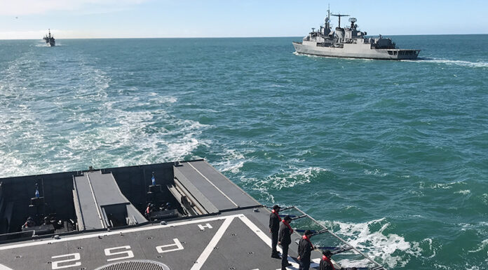 BUQUES, DESTRUCTORES, CORBETAS Y HELICÓPTEROS: CRÓNICA DE LOS EJERCICIOS DE LA ARMADA FRENTE A LA COSTA DE MAR DEL PLATA