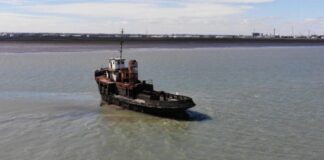 EL BARCO VARADO EN BAHÍA BLANCA QUE DEJARÁ DE SER REFERENCIA NÁUTICA