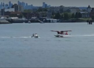 VIDEO – UN AVIÓN ANFIVIO COLISIONA EN CANADÁ CON UNA LANCHA CUANDO DESPEGABA