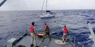 A LA DERIVA – CUATRO NAVEGANTES SON RESCATADOS EN ALTA MAR A BORDO DE UN VELERO