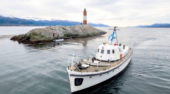 LA LANCHA ARA “ZURUBÍ” CUMPLIÓ 80 AÑOS DE SERVICIO