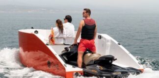 ONE WATER TOYS LANZA EL ONE 16: UN CASCO RÍGIDO PARA TRANSFORMAR UNA MOTO DE AGUA EN UNA LANCHA