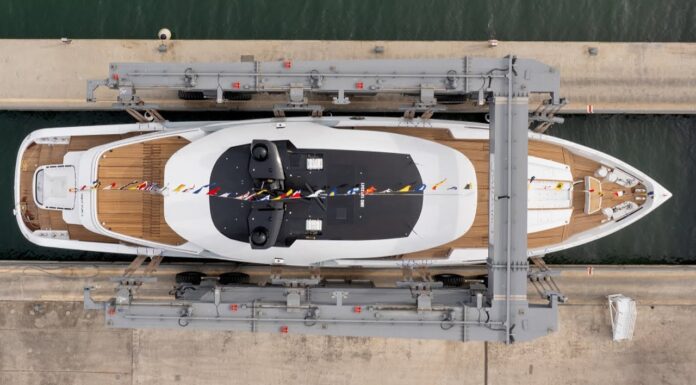 COLUMBUS YACHT ENTREGA NIGHT FURY II