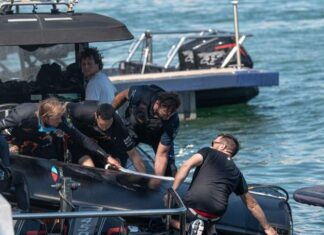 VIDEO – ESPECTACULARES IMÁGENES DE UN VELERO DE LA COPA AMÉRICA AL ROMPER EL MÁSTIL CUANDO NAVEGABA A GRAN VELOCIDAD