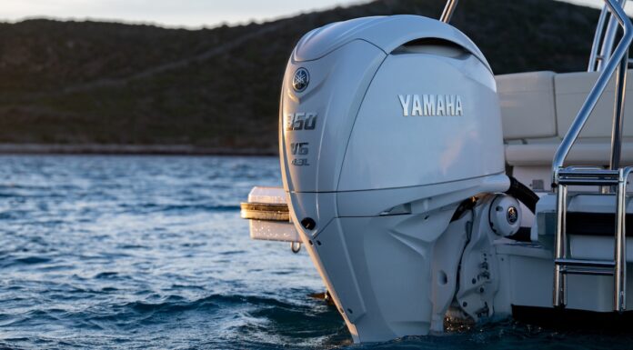 YAMAHA V6 350 HP, MENOS PESO MÁS POTENCIA
