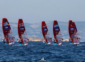 POCO VIENTO, CALOR Y UN EFÍMERO DEBUT DE LOS IQ FOIL EN PARÍS 2024