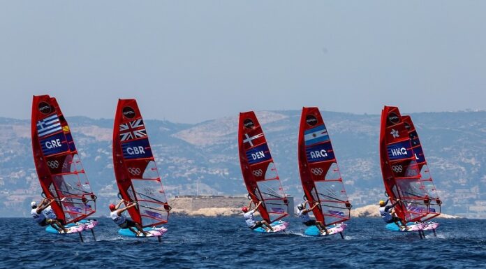 POCO VIENTO, CALOR Y UN EFÍMERO DEBUT DE LOS IQ FOIL EN PARÍS 2024