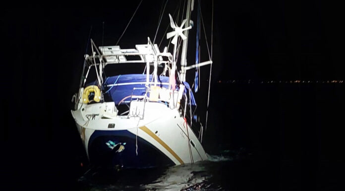 NUEVO ATAQUE DE LAS ORCAS EN EL ESTRECHO DE GIBRALTAR: HUNDEN UN VELERO Y TIENEN QUE RESCATAR A SUS TRES TRIPULANTES