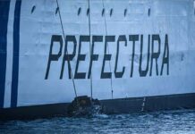 SE HUNDIÓ UNA LANCHA DE PESCA DEPORTIVA EN MAR DEL PLATA Y BUSCAN A DOS TRIPULANTES