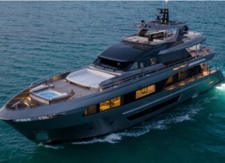 OCEAN ALEXANDER 35 PURO: EL CASCO NÚMERO 1 VENDIDO EN FLORIDA