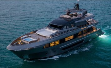 OCEAN ALEXANDER 35 PURO: EL CASCO NÚMERO 1 VENDIDO EN FLORIDA