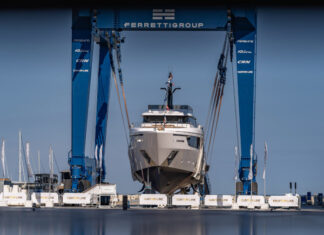 ASTILLEROS – CINCO MODELOS EN UN MES PARA CUSTOM LINE DE ITALIA