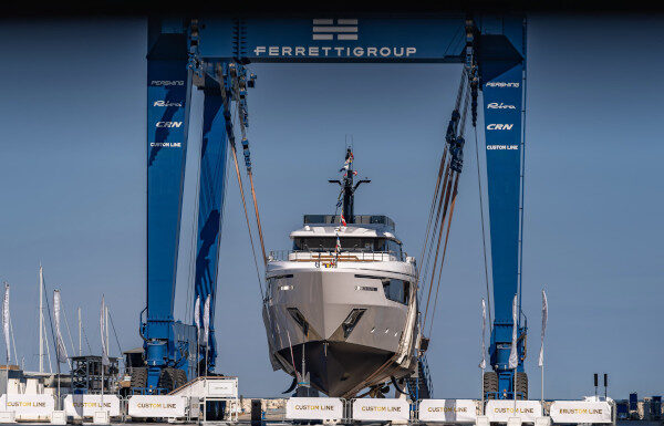 ASTILLEROS – CINCO MODELOS EN UN MES PARA CUSTOM LINE DE ITALIA