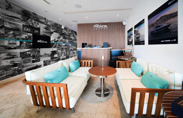UN RIVA LOUNGE PARA PUERTO BANÚS