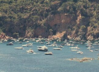EL EXCESO DE BARCOS EN LAS CALAS DE LA COSTA BRAVA AL LÍMITE