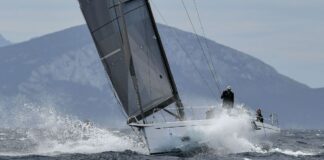 MUERE UNA REGATISTA AL CAER AL MAR DESDE UN VELERO