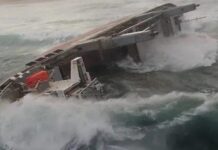 ULTRA GALAXY: UN CARGUERO ENCALLADO SE DESINTEGRA EN SUDÁFRICA