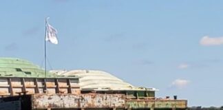 UNA BARCAZA ATROPELLÓ A UNA LANCHA CON CUATRO PESCADORES