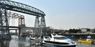 EL RIACHUELO VUELVE A SER NAVEGABLE TRAS LOS TRABAJOS DE SANEAMIENTO