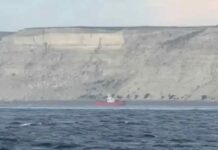 UN BARCO PESQUERO QUEDÓ VARADO EN LA BOCA DEL GOLFO NUEVO