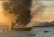 EL SUPERYATE “ATINA” DE HESSEN DE 47 METROS SE HUNDE TRAS UN DEVASTADOR INCENDIO EN OLBIA, ITALIA