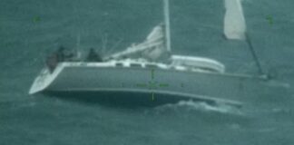 EL IMPRESIONANTE RESCATE A LOS DUEÑOS DE UN VELERO EN MEDIO DEL HURACÁN DEBBY