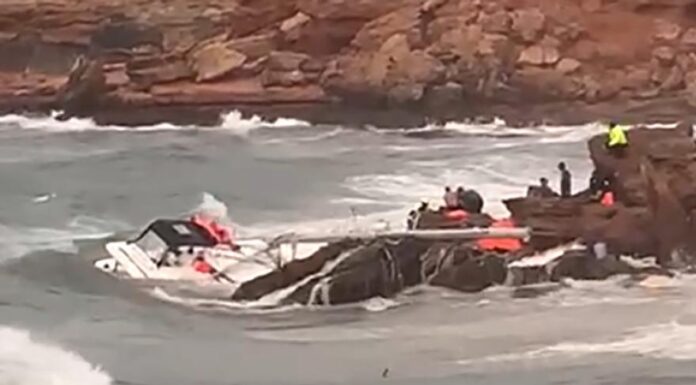ESPAÑA – FUERTE TEMPORAL ARROJA CONTRA LAS ROCAS A DECENAS DE BARCOS EN FORMENTERA
