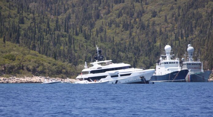 VIDEO: EL YATE ETHOS DE 47 METROS DE ESLORA HACE AGUA EN GRECIA