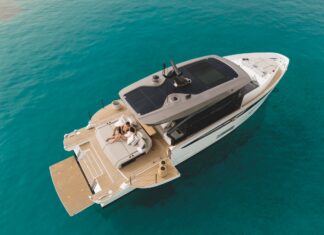 AZIMUT SEADECK6: UNA VENTANA A LOS DESEOS