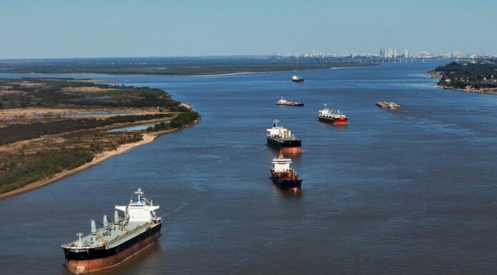 POR UN BARCO VARADO, COLAPSÓ LA HIDROVÍA DEL PARANÁ Y TRABÓ SALIDAS DE EXPORTACIONES
