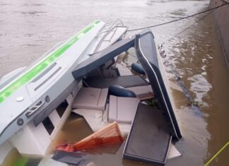 SE HUNDIÓ UN BARCO EN EL DELTA (VIDEO)
