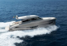 SOLARIS POWER PRESENTA EL 52 COUPÉ EN EL SALÓN DE GÉNOVA