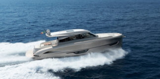 SOLARIS POWER PRESENTA EL 52 COUPÉ EN EL SALÓN DE GÉNOVA