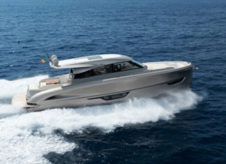 SOLARIS POWER PRESENTA EL 52 COUPÉ EN EL SALÓN DE GÉNOVA