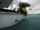 (VIDEO) GUARDACOSTAS RESCATAN A HOMBRE Y SU PERRO TRAS HUNDIRESE SU VELERO EN LA FLORIDA DURANTE EL HURACÁN HELENE