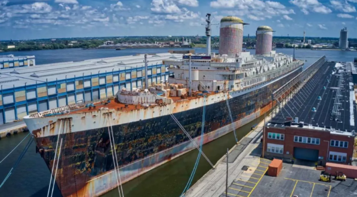 UN HISTÓRICO BARCO PUEDE CONVERTIRSE EN EL ARRECIFE ARTIFICIAL MÁS GRANDE DEL MUNDO EN LA FLORIDA